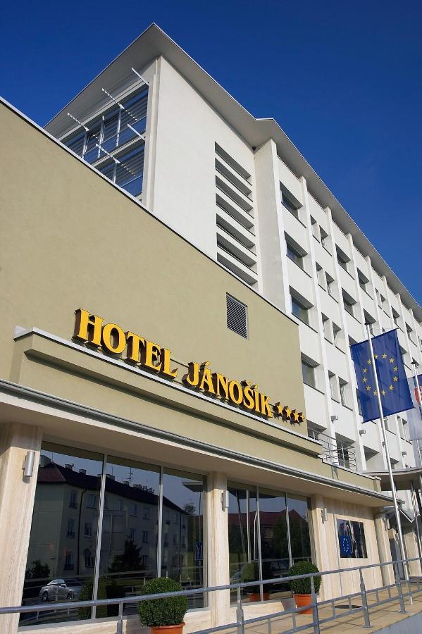 Hotel Janosik Liptovsky Mikulas Bagian luar foto