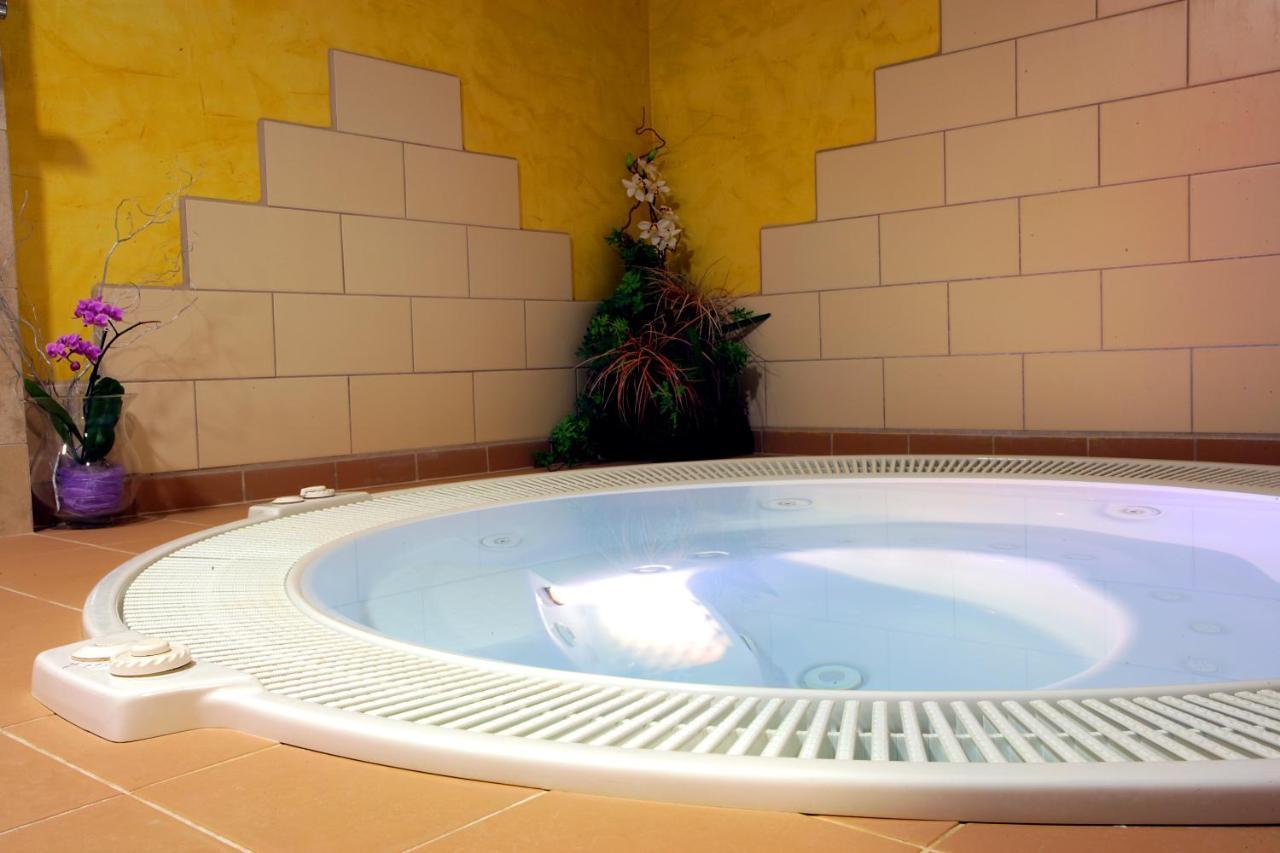 Hotel Janosik Liptovsky Mikulas Bagian luar foto