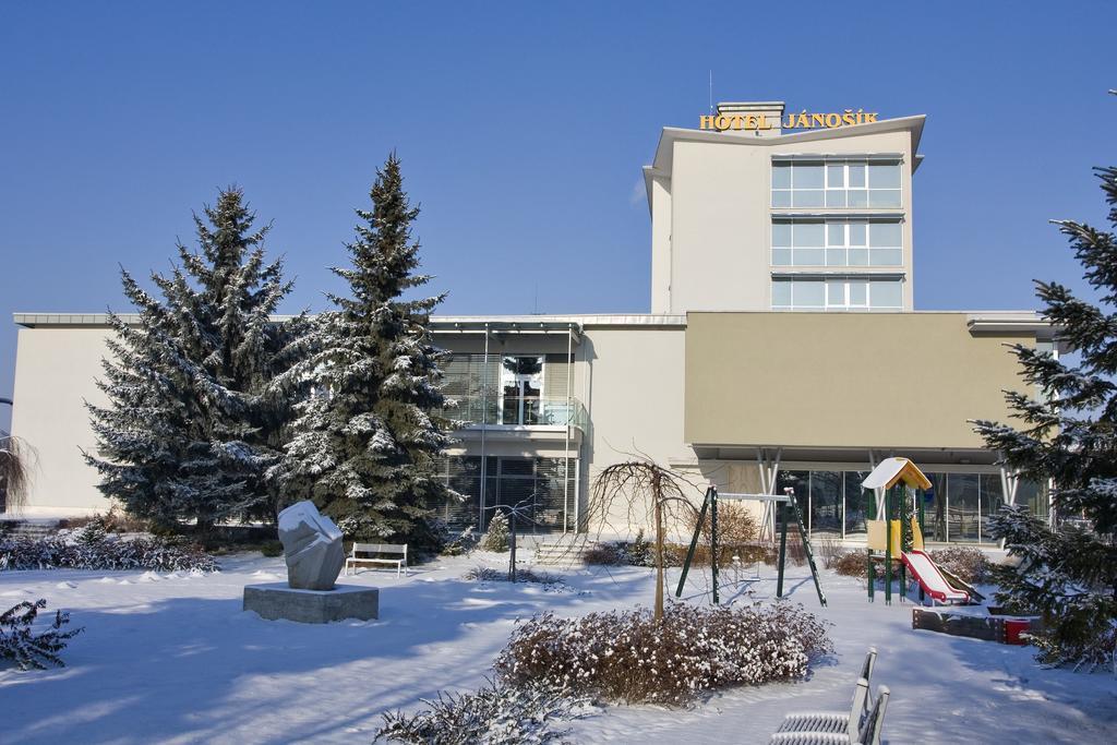 Hotel Janosik Liptovsky Mikulas Bagian luar foto