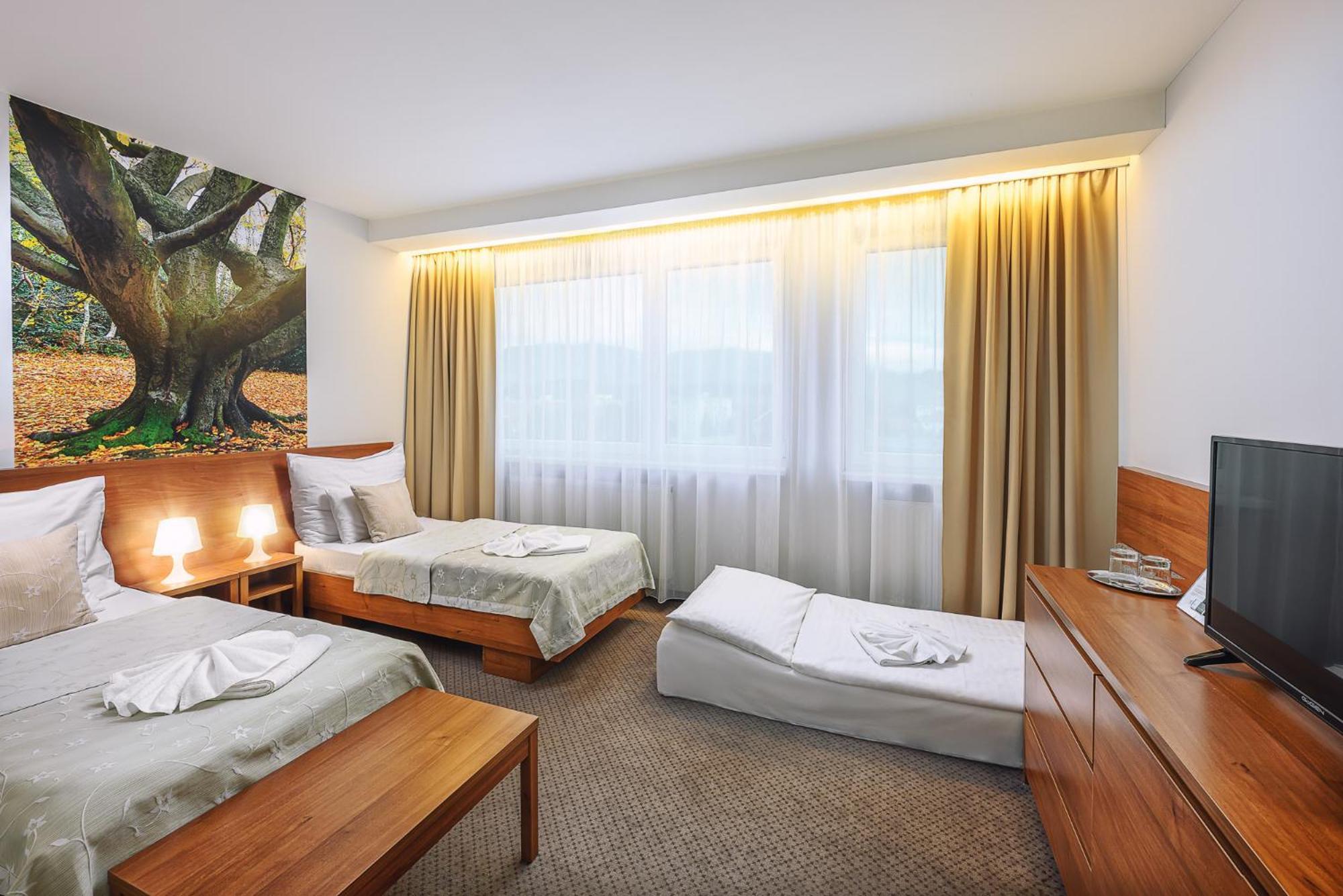 Hotel Janosik Liptovsky Mikulas Bagian luar foto